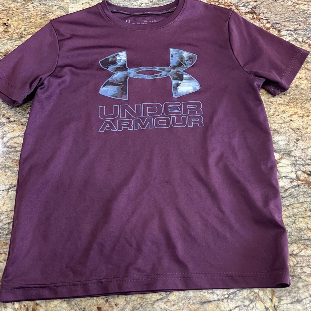 Maroon Under Armor t-shirt